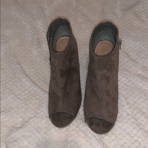 Ankle booties - Picture 2 of 3